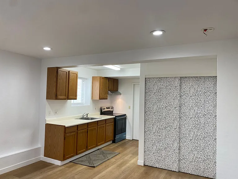 81 Camelot Ct #IN LAW — Photo 2