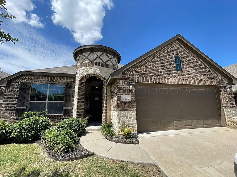 2120 Blakely Ct — Photo 2