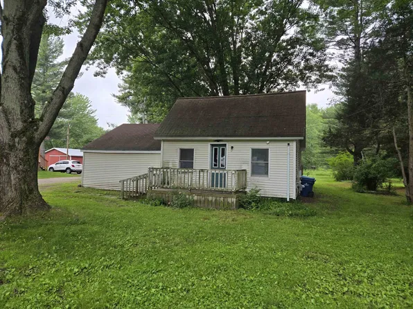 4364 S Kirk Rd, Vassar, MI 48768