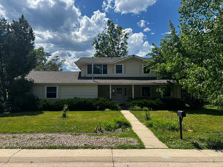 901 Sycamore Ave — Photo 1