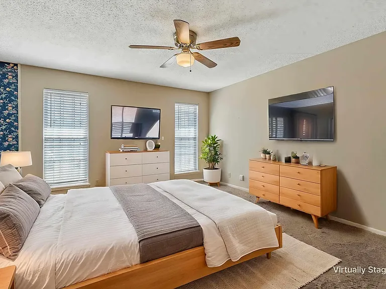 310 Carriage Dr — Photo 8