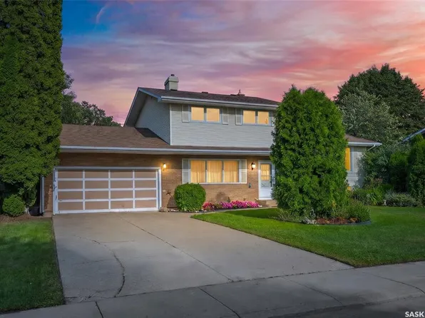 15 Harvard CRESCENT, Saskatoon, SK S7H 3R2