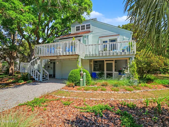 301 22nd Place E, Oak Island, NC 28465