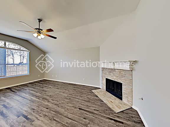 5th image of 3102 Blue Jay Dr