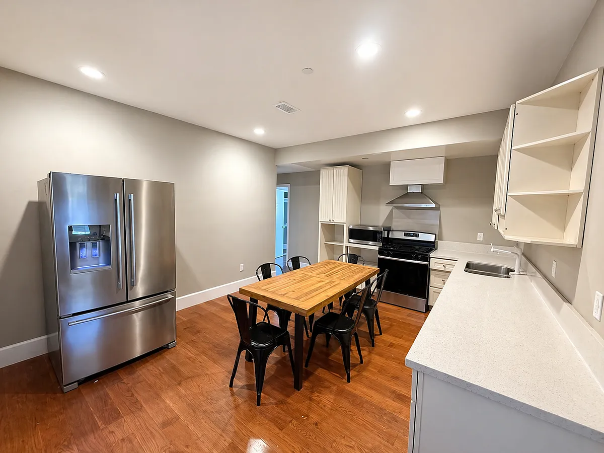 Building Photo - 1212 W 37th Dr