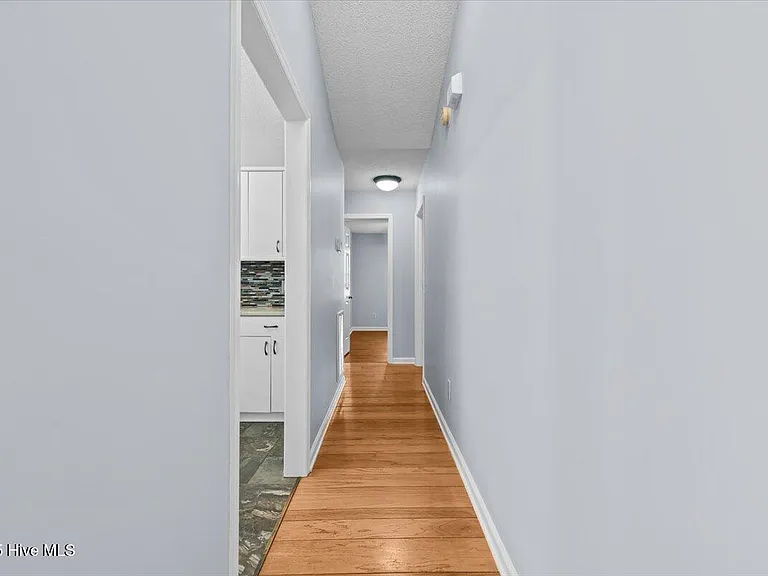 405 Spring Lake Dr — Photo 13