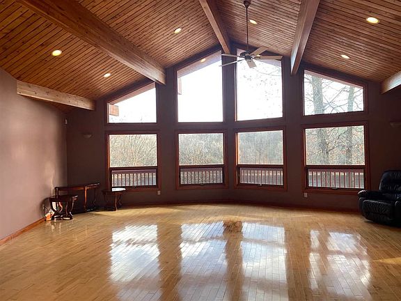 3rd image of 18 Riverview Dr