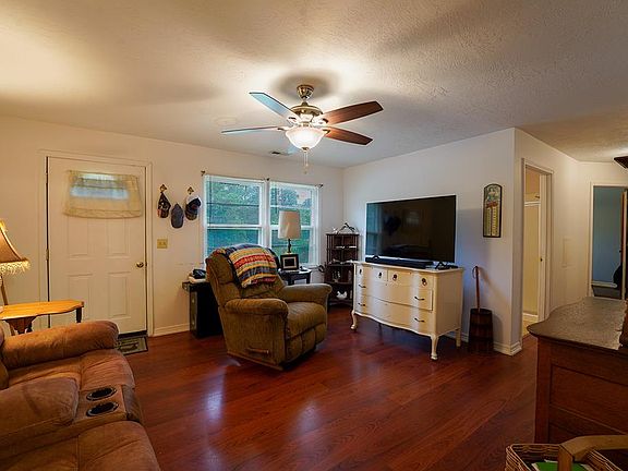 5th image of 517 Linden St