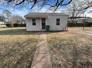 103 N Hawthorne Ave, Iowa Park, TX 76367