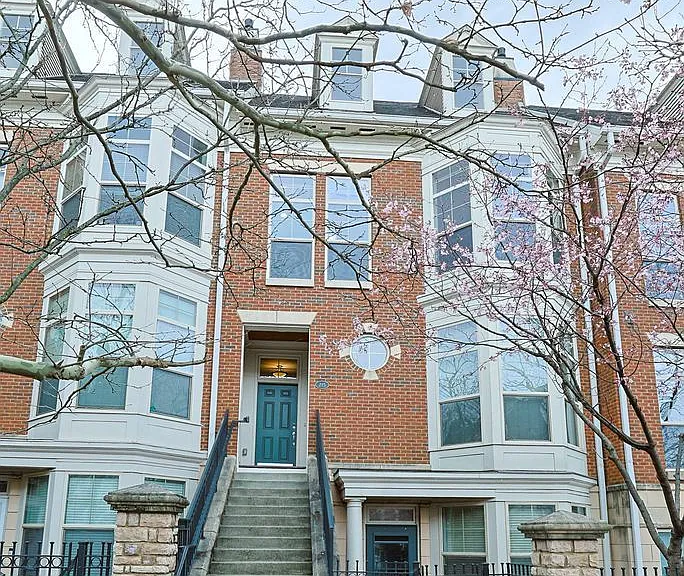 215 Stetson St — Photo 2