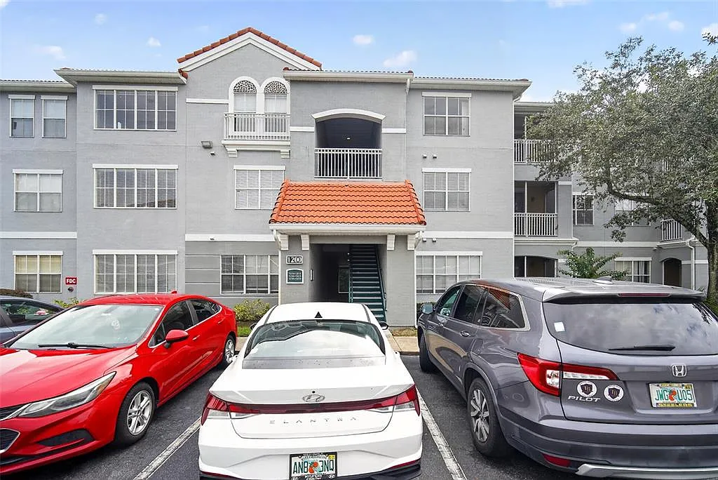 2 bed, 2.0 bath, 1083 sqft, $1,950 — Photo 2