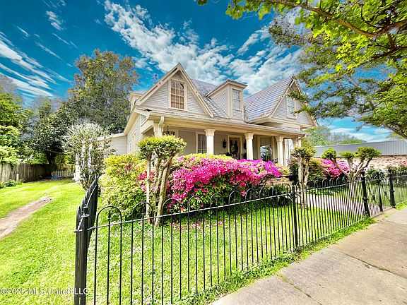 4th image of 205 W Georgetown St