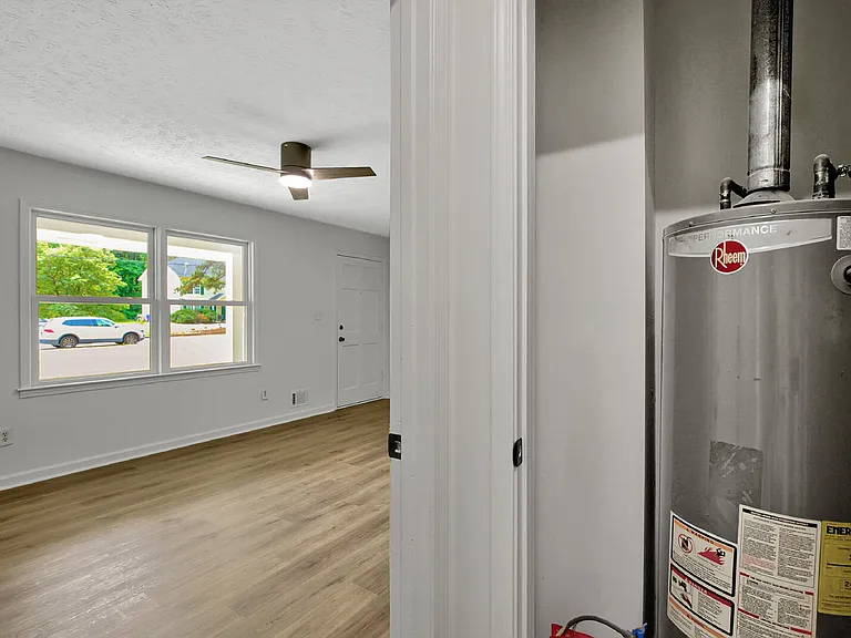 200 Meadowbrook Ct #B — Photo 15