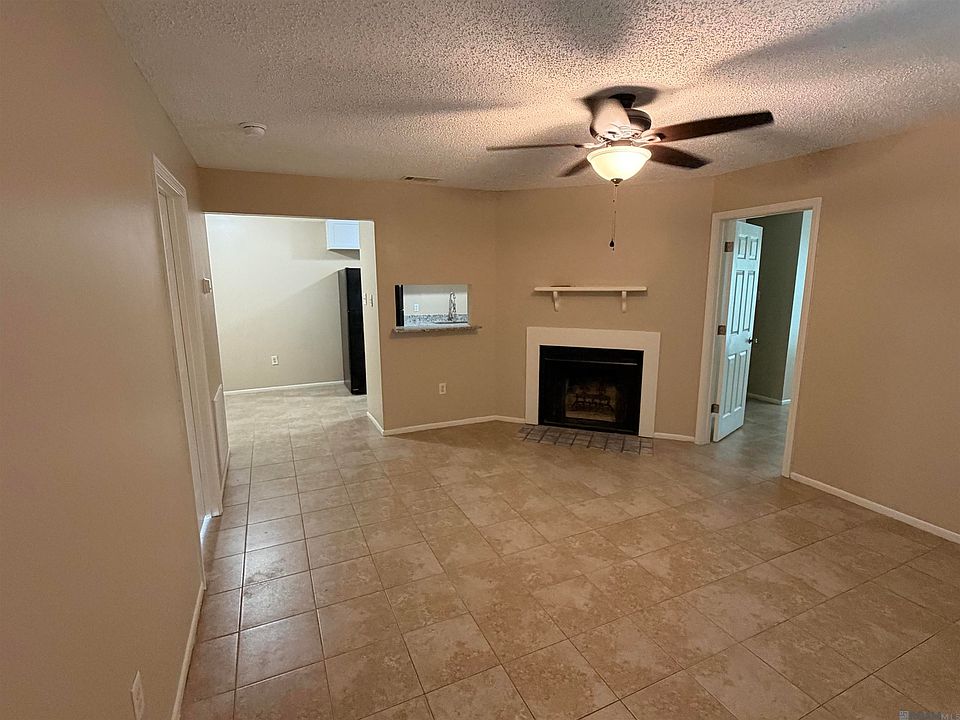 1st image of 914 Hammond Manor Dr #C