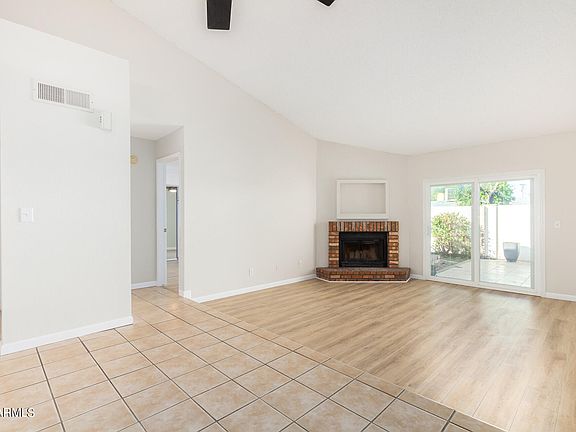 4th image of 302 N SYCAMORE Street #19