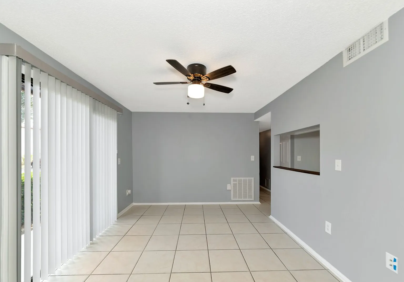 Unfurnished Annual Rental — Photo 3