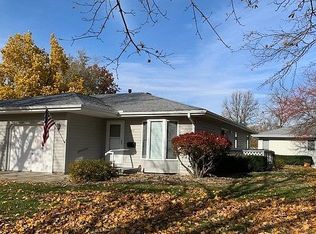 697 E 2nd St, El Paso, IL