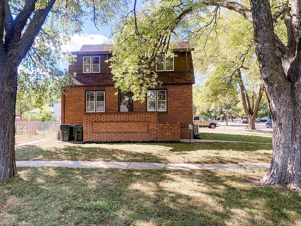 1st image of 804 W 2nd St