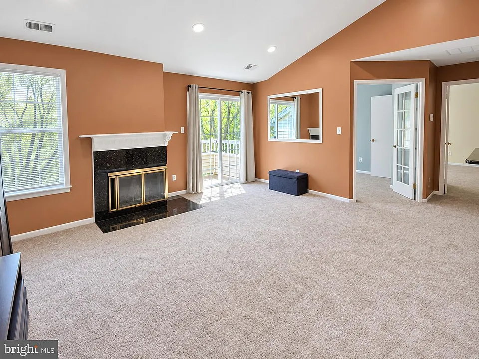 207 Salem Ct #11