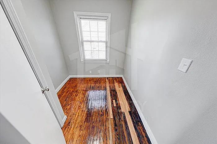 3535 N Oxford St — Photo 18
