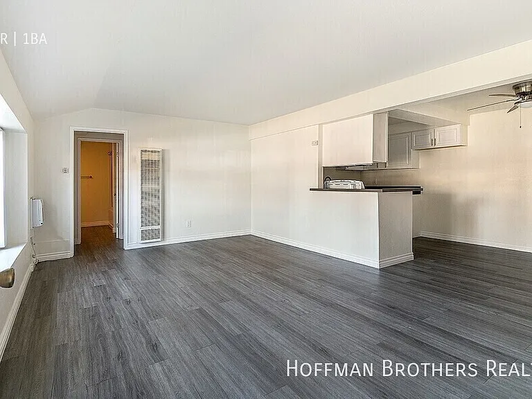 20326 Saticoy St #7 — Photo 2