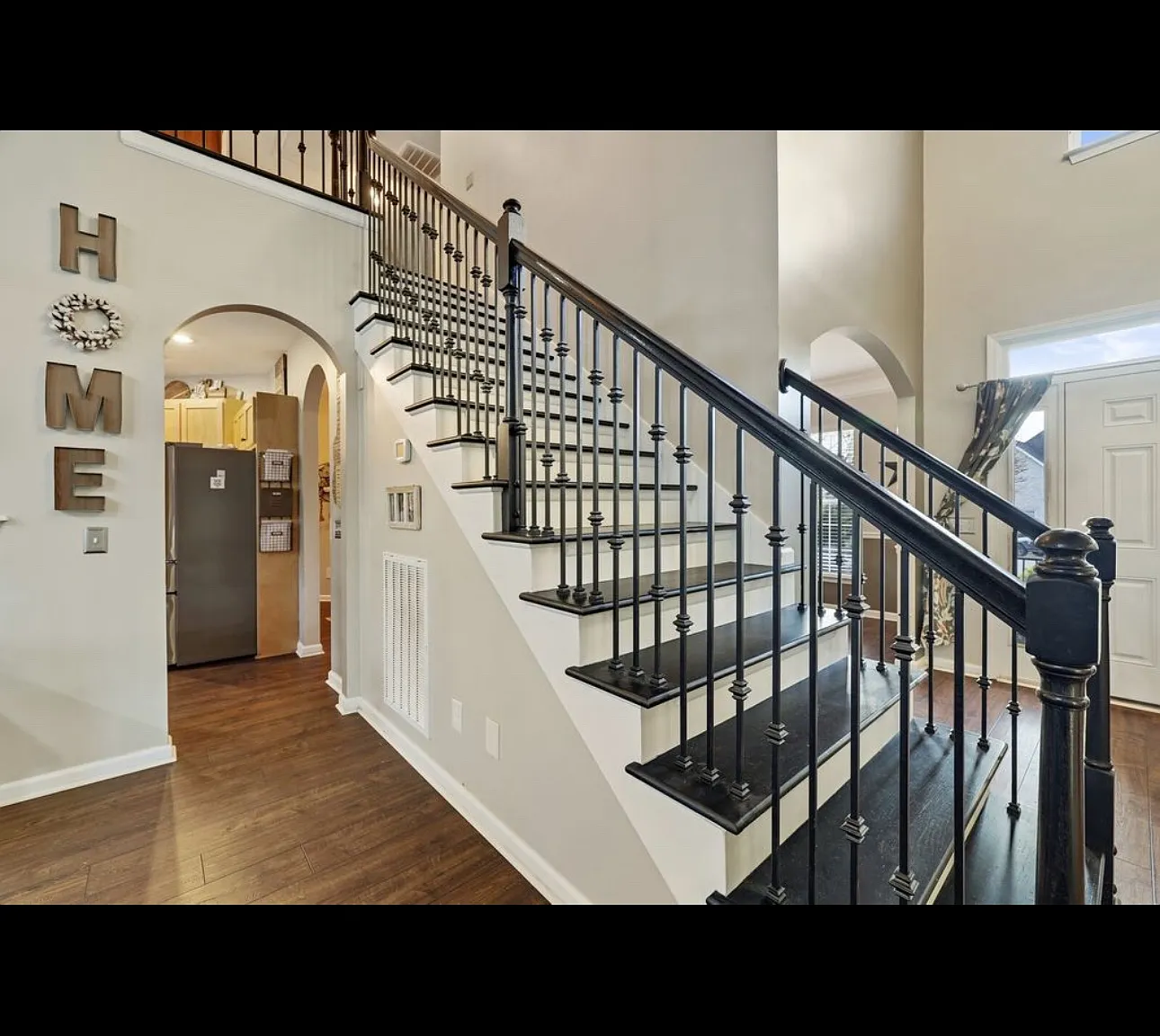 4 bed, 2862 sqft, $3,800 — Photo 3