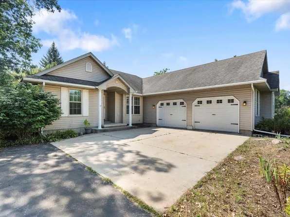 W8021 Jonathan Drive, Pardeeville, WI 53954