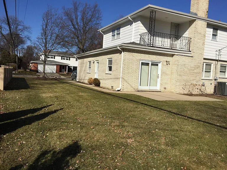 609 W George St — Photo 24
