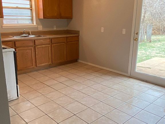 4th image of 3025 NE 18th St