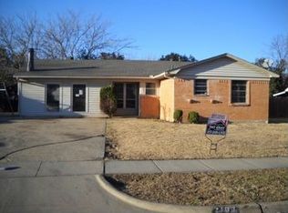 2107 Stonegate St, Arlington, TX 76010