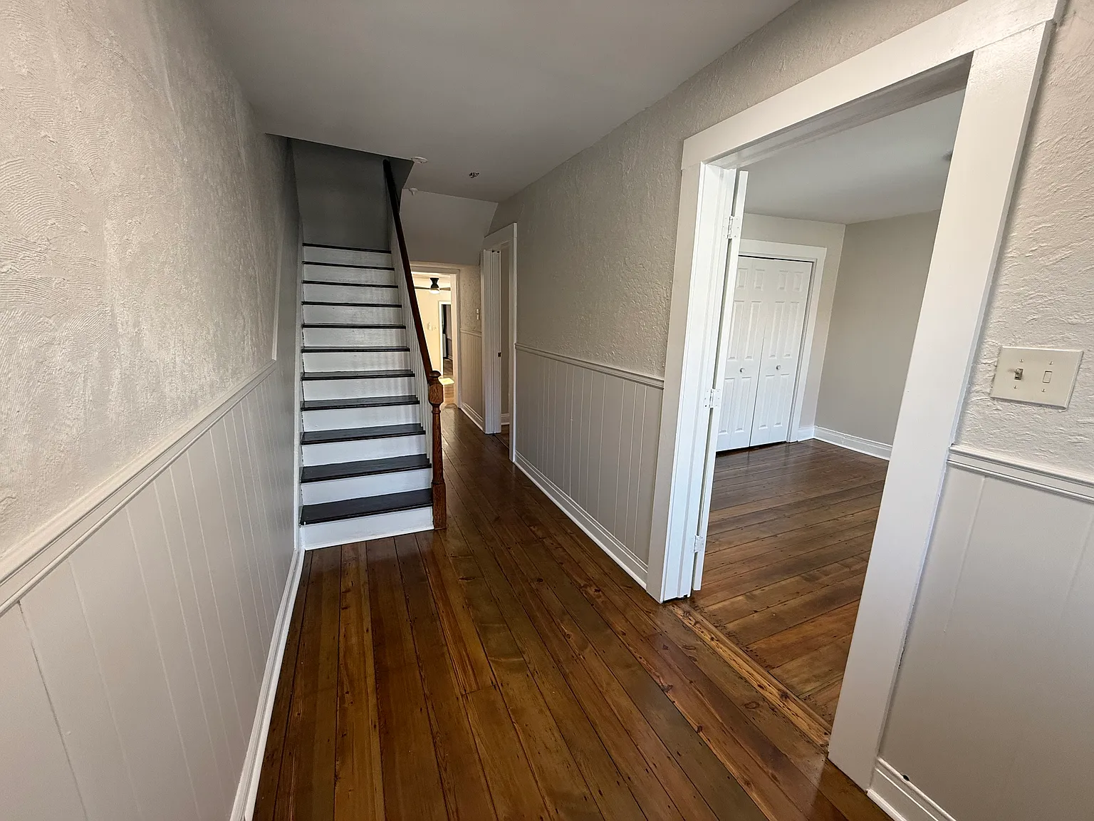 1 bed, 900 sqft, $1,300 — Photo 3