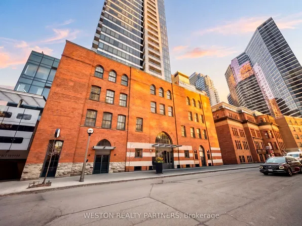 5 Saint Joseph St #208, Toronto, ON M4Y 0B6