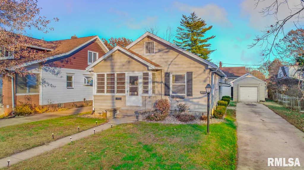 800 N Ashland Ave photo 1