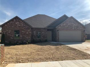 2357 Aspen St, Siloam Springs, AR 72761