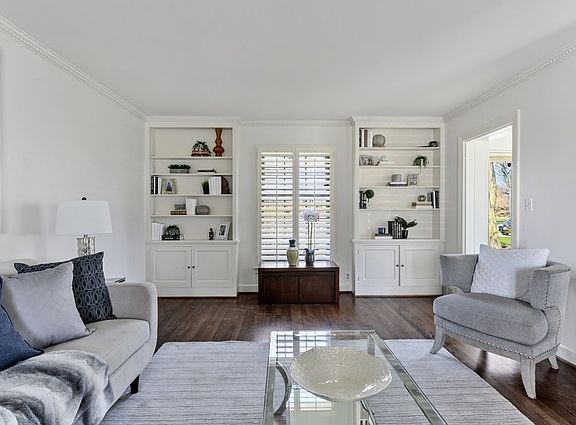 4th image of 1044 Old Elm Ln