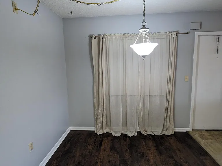 5229 Vineland Rd — Photo 10