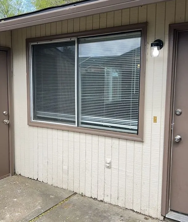 166 De Hague St #1-4