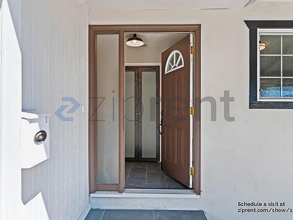3rd image of 4726 Armour Dr