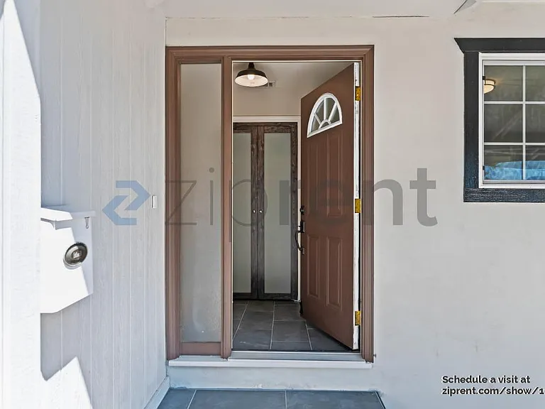 4726 Armour Dr — Photo 3