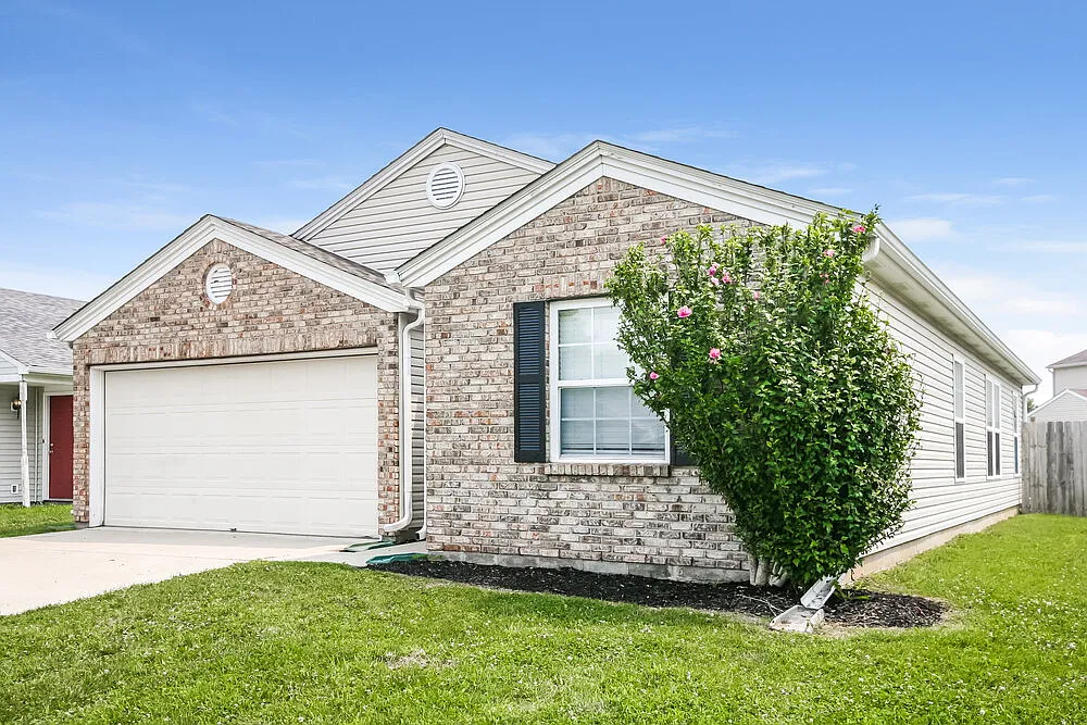 3 bed, 2.0 bath, 1224 sqft, $1,740 — Photo 3