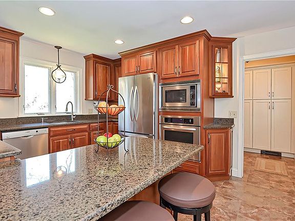 4th image of 101 Newell Dr