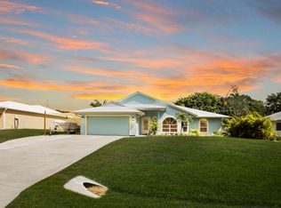 910 Flamingo Ave, Sebastian, FL 32958