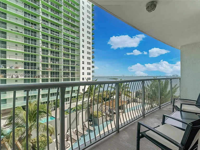 1750 N Bayshore Dr #1405 — Photo 31
