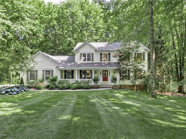 1040 Whisperwood Ln, Aurora, OH 44202