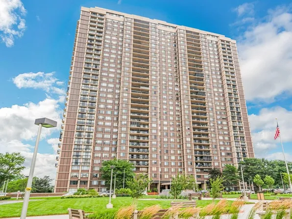 27010 Grand Central Parkway UNIT 33S, Floral Park, NY 11005