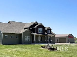 9013 W Cambridge Ct, Hammett, ID 83627