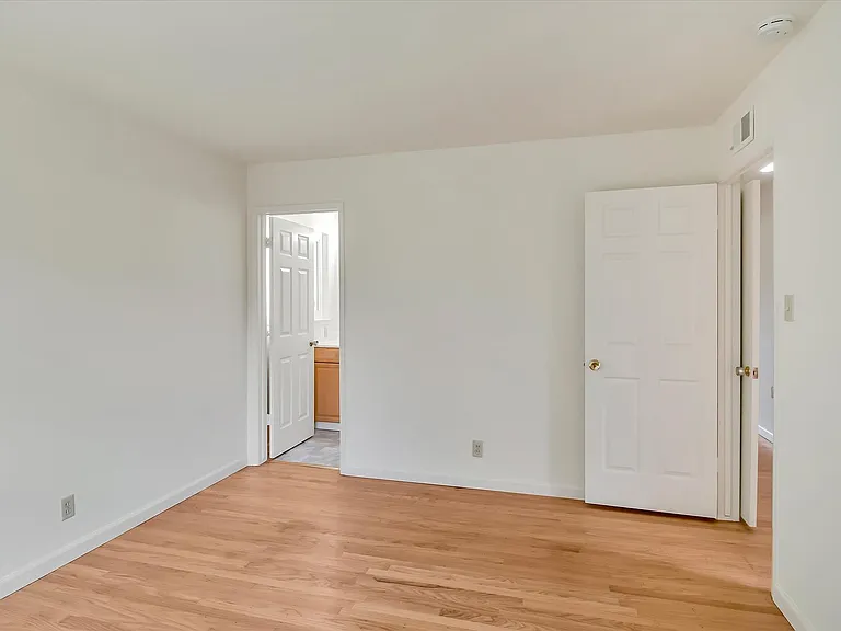 754 Yale Ln — Photo 24