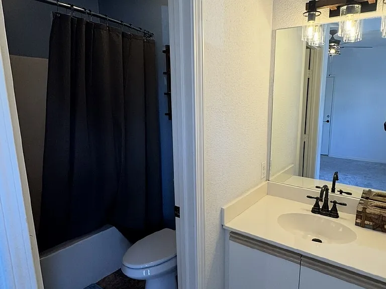 813 Holiday Rdg #H12 — Photo 6