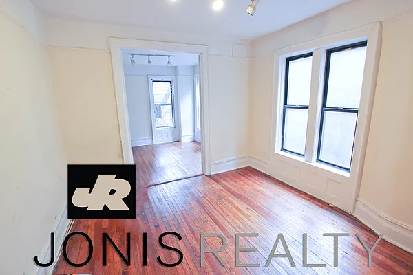 Rented by Jonis Realty | media 7