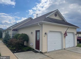 18 Spring Ln, Edgewater Park, NJ 08010